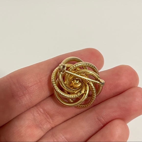 Vintage small gold colored brooch - Picture 5 of 6